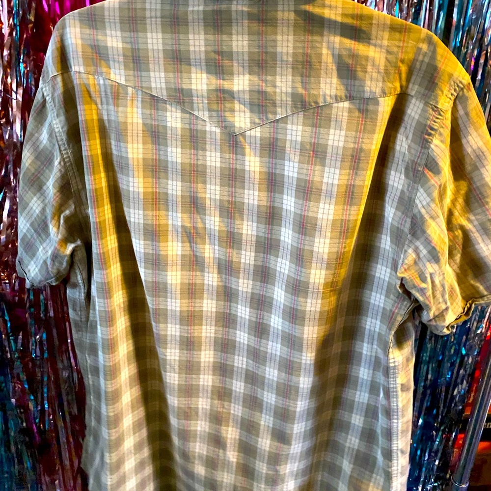 Western snap tan plaid short sleeve 22.5” across 33” top to bottom